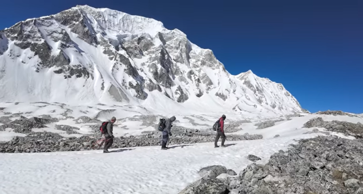 larke pass manaslu trekking in nepal