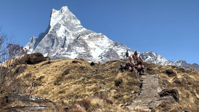 Mardi Himal Viewpoint – Sunrise over Annapurna range.