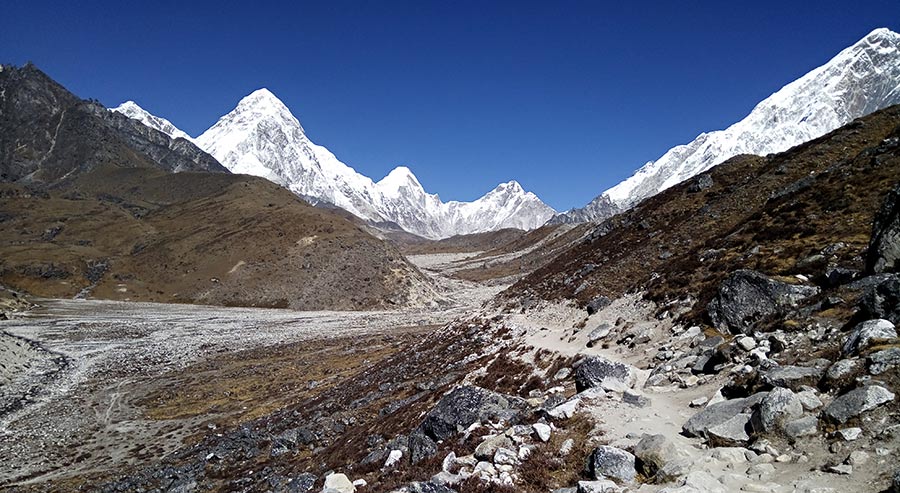 Everest base camp trekking in Autumn season