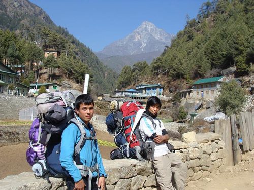 porter-hiring-in-lukla-everest