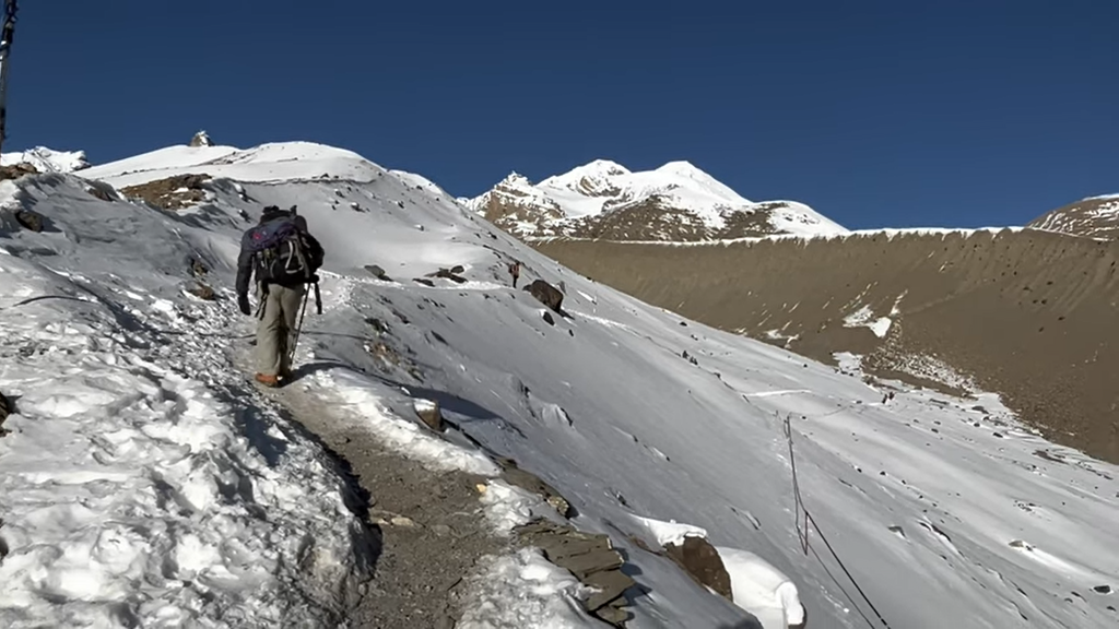 Short and budget Annapurna circuit trekking