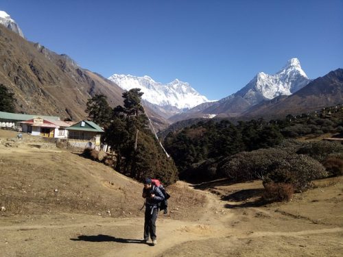 Trekking-to-everest-base-camp-chola-pass-than-to-gokyo-lukla