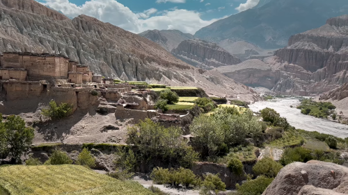 Trek to upper mustang