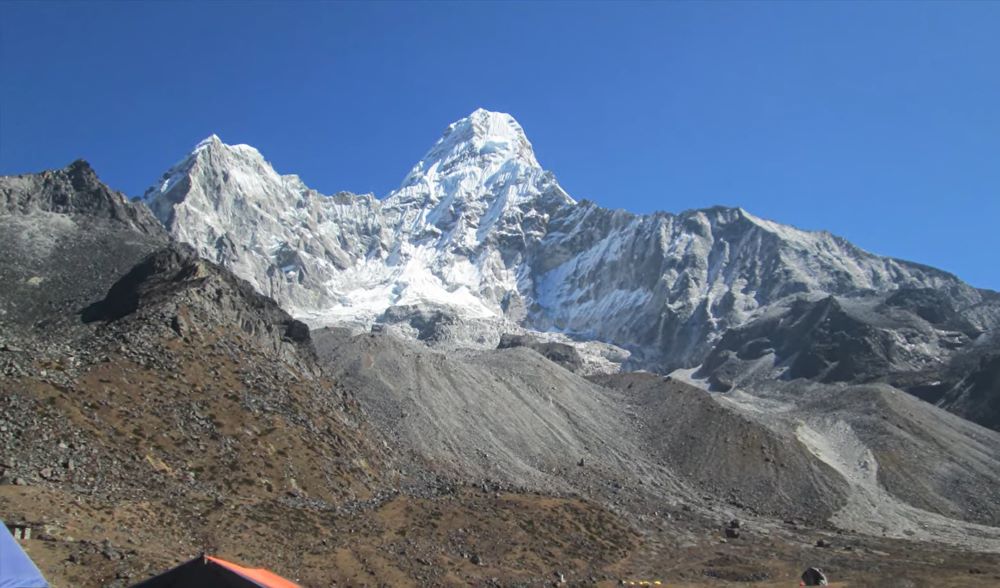 Trek to Ama dablam