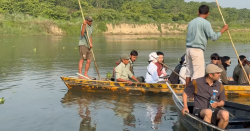 Chitwan Tour - Cannoying on Rapti river